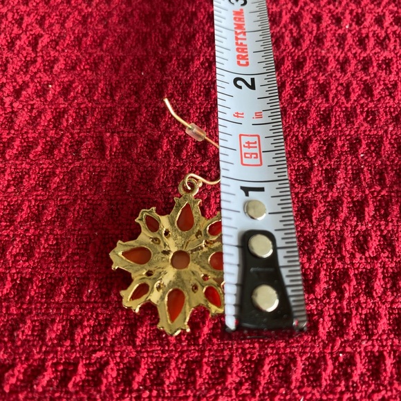 🎄$3 bundled Coral and Gold Tone Dangle Earrings - Picture 4 of 4